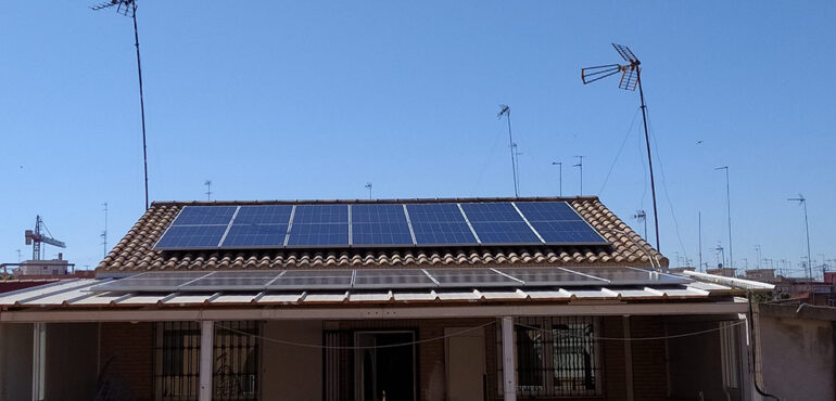 Instalación fotovoltaica aislada Nazaret (1)